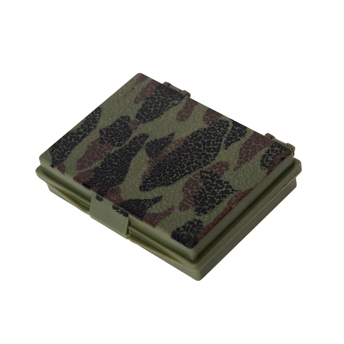 Experience the thrilling camouflage of 7 vivid shades - light green, grey, olive drab, black, sand, foliage, and loam - housed in a robust plastic case! Hydrated with lanolin oil and mineral oil, this compact contains no nut oils. It's the perfect blend of color and convenience to help you adventure in style. www.moralepatches.com.au