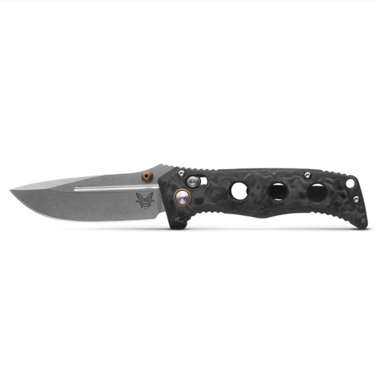 Toughness doesn’t take a day off. The 273-03 Mini Adamas®️ cleans up nicely with marbled carbon fibre handle scales and bright accents, bringing refined style to this utilitarian pocket tank. Featuring an ultra-tough CPM-Magnacut️ blade—this time with a satin finish—and nodding to its predecessors with FDE hardware, this classy weekday workhorse is ready for the weekend. www.moralepatches.com.au
