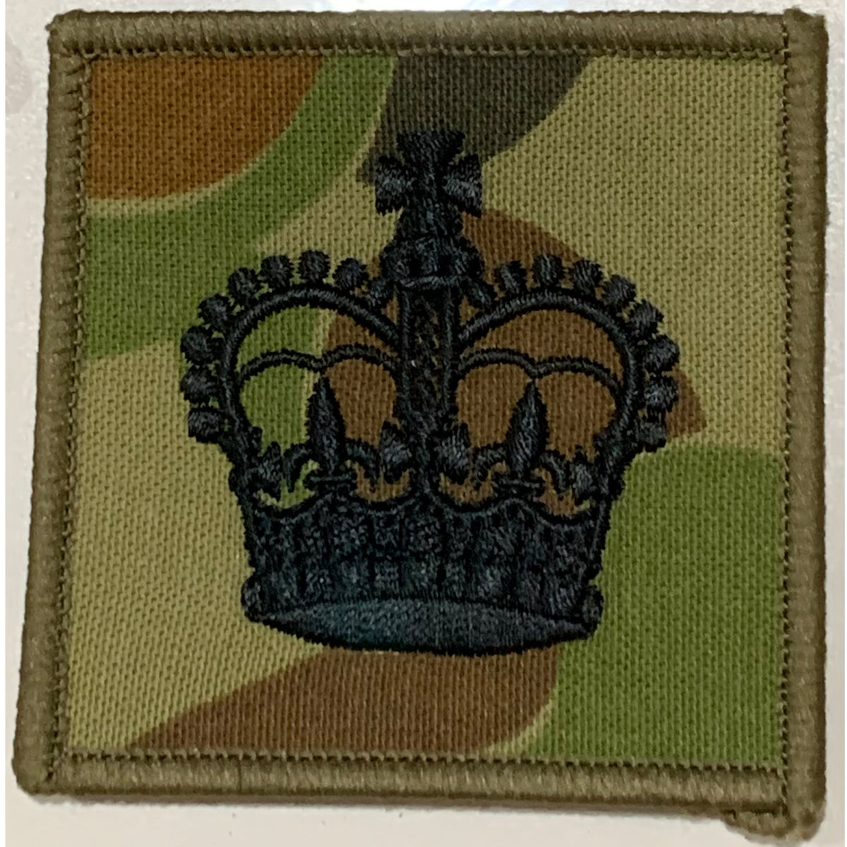 DPCU Rank Patch Warrant Officer Class 2 Auscam Warrant Officer Class 2 act as a senior advisor to the commander of a Company of soldiers. These are some of the most seasoned leaders in the Australian Army and should be respected as such. Size: 6.5cm x 6.5cm Available with plain or velcro backing