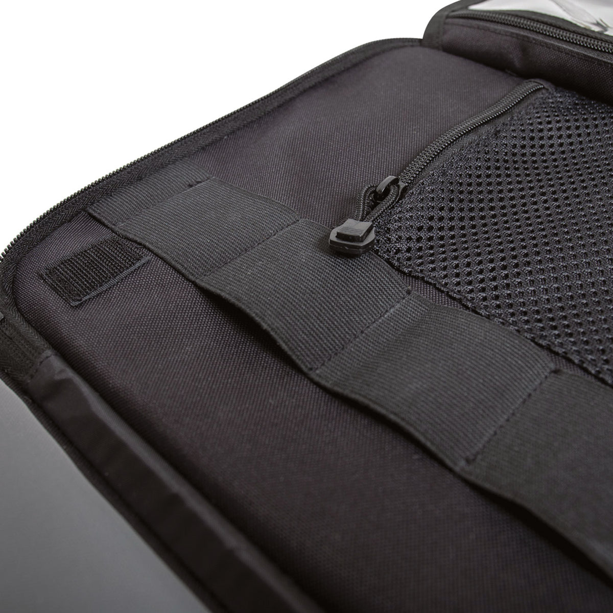 Be mission-ready with all your battle tools which are easily accessible in Rothco’s Tactical Map Case. Two interior window pockets (measuring 11.5" x 8.5" and 10.5" x 7.5") hold your maps and documents, protecting them from outside elements. www.moralepatches.com.au