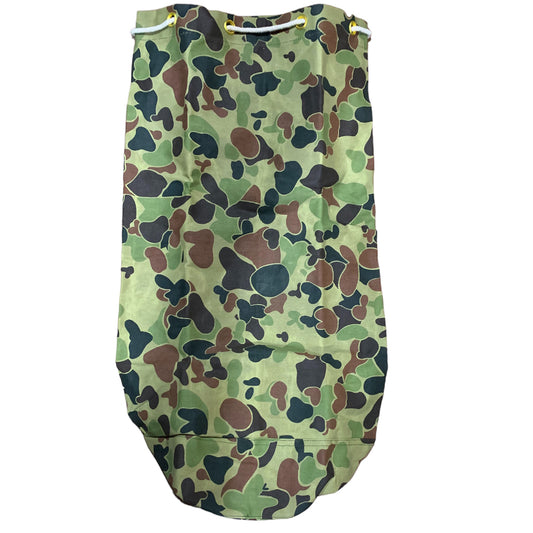 Introducing the Australian Army Duffel Kit Bag Auscam - a must-have for any patriotic and adventurous Australian! Made from high-quality cotton canvas, this durable bag measures 84cm x 46cm, providing ample space for all your essentials. Show your support for our troops with this stylish and practical design. www.moralepatches.com.au