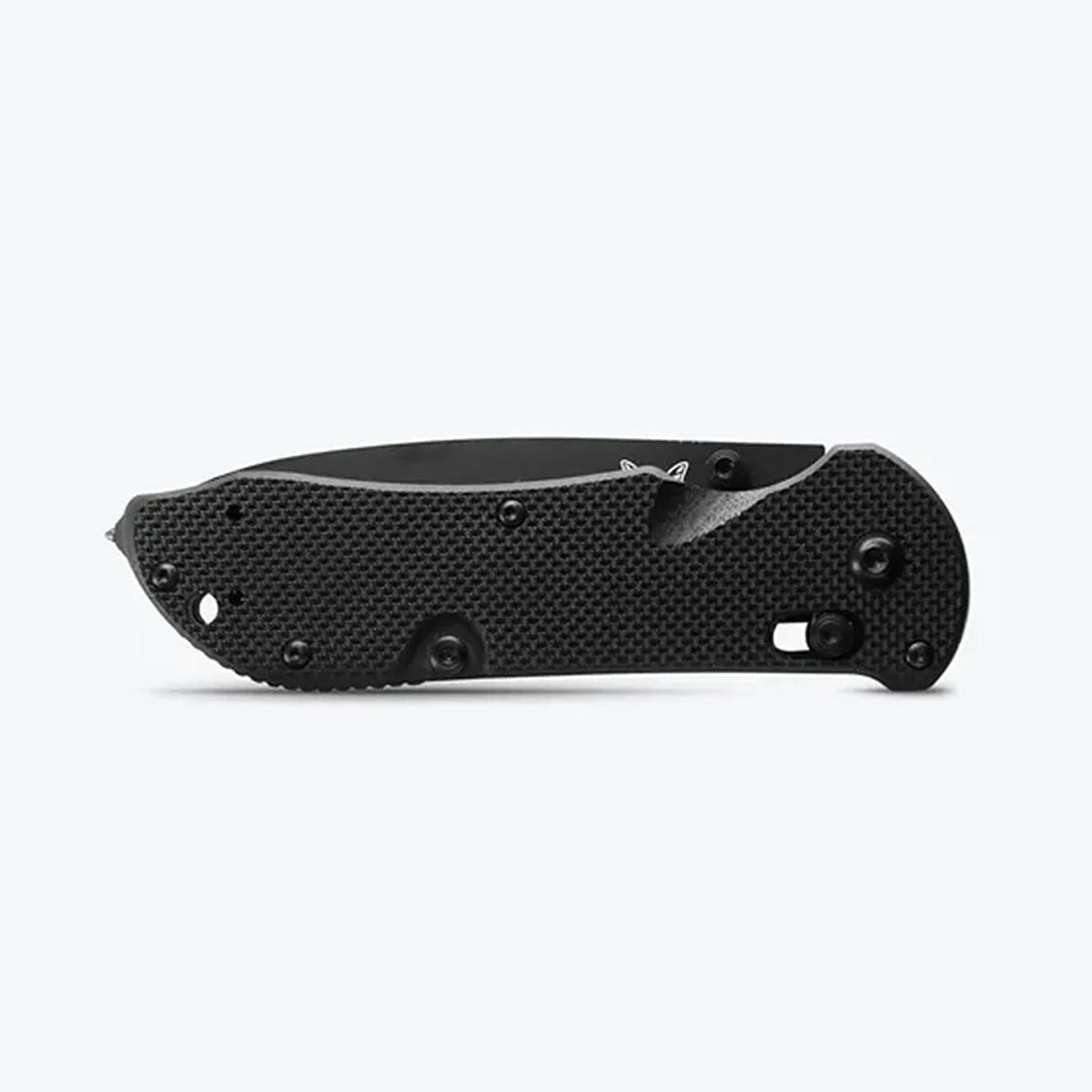 This 916 Triage® knife has all of the great features of Benchmade's&nbsp;original Triage rescue tool, and the added safety-utility benefit of the opposing bevel blunt tip blade.&nbsp;This dynamic triple utility tool includes part serrated knife, safety hook /strap cutter and carbide glass breaker. www.moralepatches.com.au