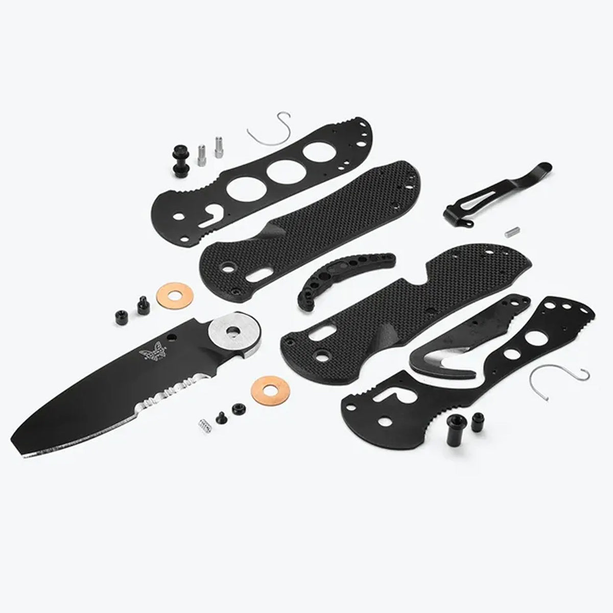 This 916 Triage® knife has all of the great features of Benchmade's&nbsp;original Triage rescue tool, and the added safety-utility benefit of the opposing bevel blunt tip blade.&nbsp;This dynamic triple utility tool includes part serrated knife, safety hook /strap cutter and carbide glass breaker. www.moralepatches.com.au