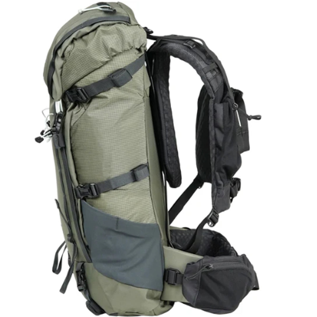 Built for grueling in-and-outs or minimalist overnighters, the BRIDGER 35 has an answer for every challenge your weekend mission throws your way. This hiking pack’s ample storage pockets let you keep essential accessories like sunscreen, snacks, and cameras close at hand, and a double-zipper design makes for an effortless transition when it’s time to take a lunch break or set up camp. www.moralepatches.com.au