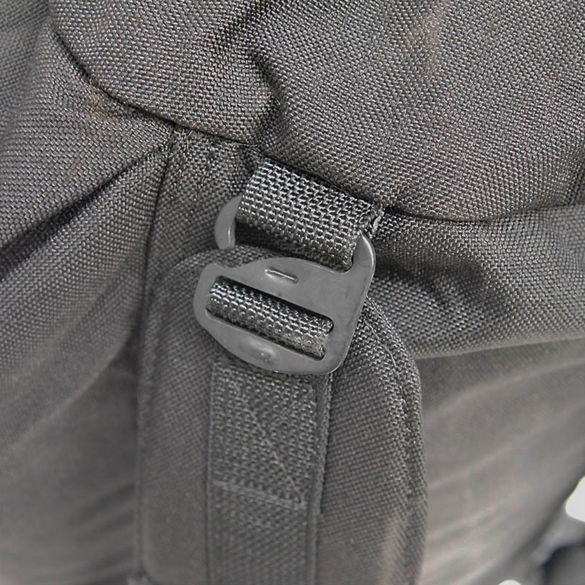 Constructed of heavy duty 1000 Denier Cordura, YKK #10 zips, Removable shoulder straps and "soft" seat belt carry straps for enhanced comfort and strength. Large main compartment with double zipped opening, two zipped side compartments. www.moralepatches.com.au