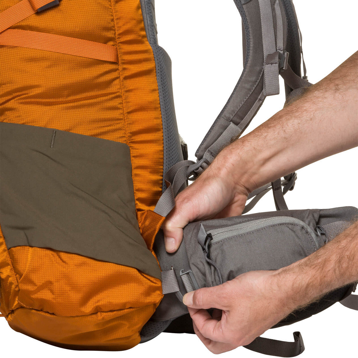 This mid-size, technical daypack offers ready access to your hiking kit via our signature, 3-ZIP design. The SCREE is a versatile pack with an ideal capacity for most of your outdoor adventures. Long days require ample agua, so the SCREE is both hydration compatible as well as offering easy-to-reach water bottle pockets. For smaller essentials you want to keep organized, there’s a spacious zip pocket built into the lid as well as on the waist belt. www.moralepatches.com.au