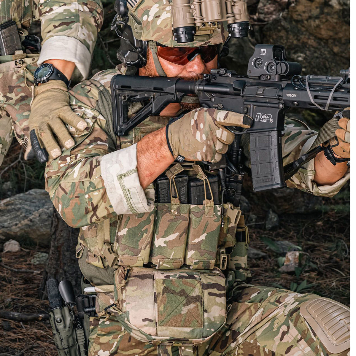 The All Singing All Dancing Bits & Stuff Pouch (ASAD B&S Pouch) is part of the versatile ASAD Velcro-In accessories range and provides you with a configurable pouch for additional plate carrier/chest rig mounted storage and organisational space. www.moralepatches.com.au front view