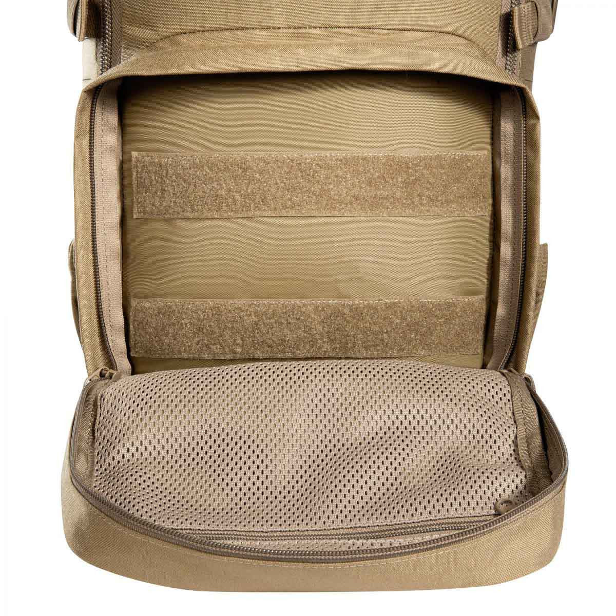 Padded Back Carrying System Wearable over protective vests due to extendable shoulder straps Ergonomically padded back with aluminum support elements Ergonomically formed, padded shoulder straps Main compartment can be fully opened for easy loading Diagonal zipper guide for quick toploader access www.moralepatches.com.au