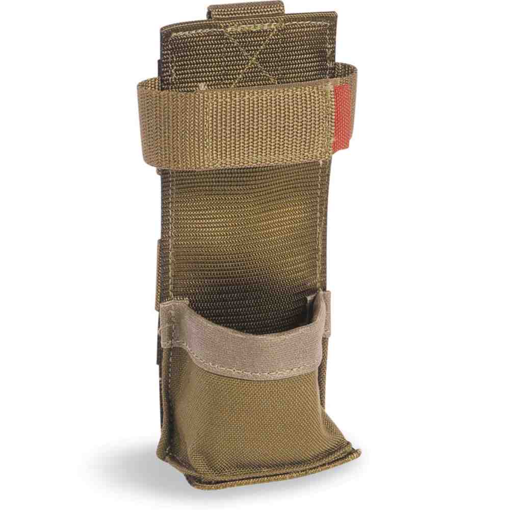 Quick access in action with hook-and-loop fastener
Tourniquet inside secured with elastic loop
MOLLE snap button system www.moralepatches.com.au