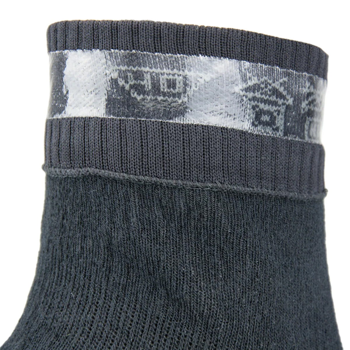 100% waterproof protection A true workhorse of a sock, our Waterproof Warm Weather Ankle Length Socks with Hydrostop are designed to keep you dry and comfortable during wet and warmer temperatures. Providing the right balance of breathability and waterproof protection, they’re the perfect choice for warm dewy mornings, summer runs, and spring hikes. www.moralepatches.com.au