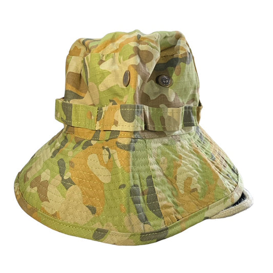 Constructed of airy canvas fabric, Giggle Hat AMCU boasts a rugged drawstring with cord, a double-layer brim, and an updated style featuring a broader brim. Weighing 80g. It's lightweight yet strong and designed for all-weather adventure wear. Look good and feel confident with Giggle Hat AMCU. www.moralepatches.com.au