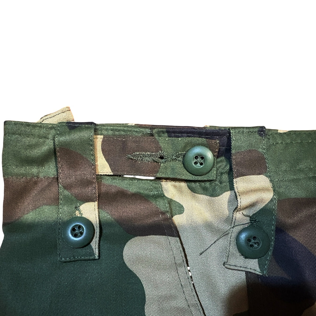 These trousers have all the features of the&nbsp;M-25 pants but with the benefit of a new and modern construction. In the&nbsp;plain colours, they are perfect for work and casual use. They don't just look the part either, a rugged poly/cotton blend makes these ideal for physical activities like paintball. www.moralepatches.com.au