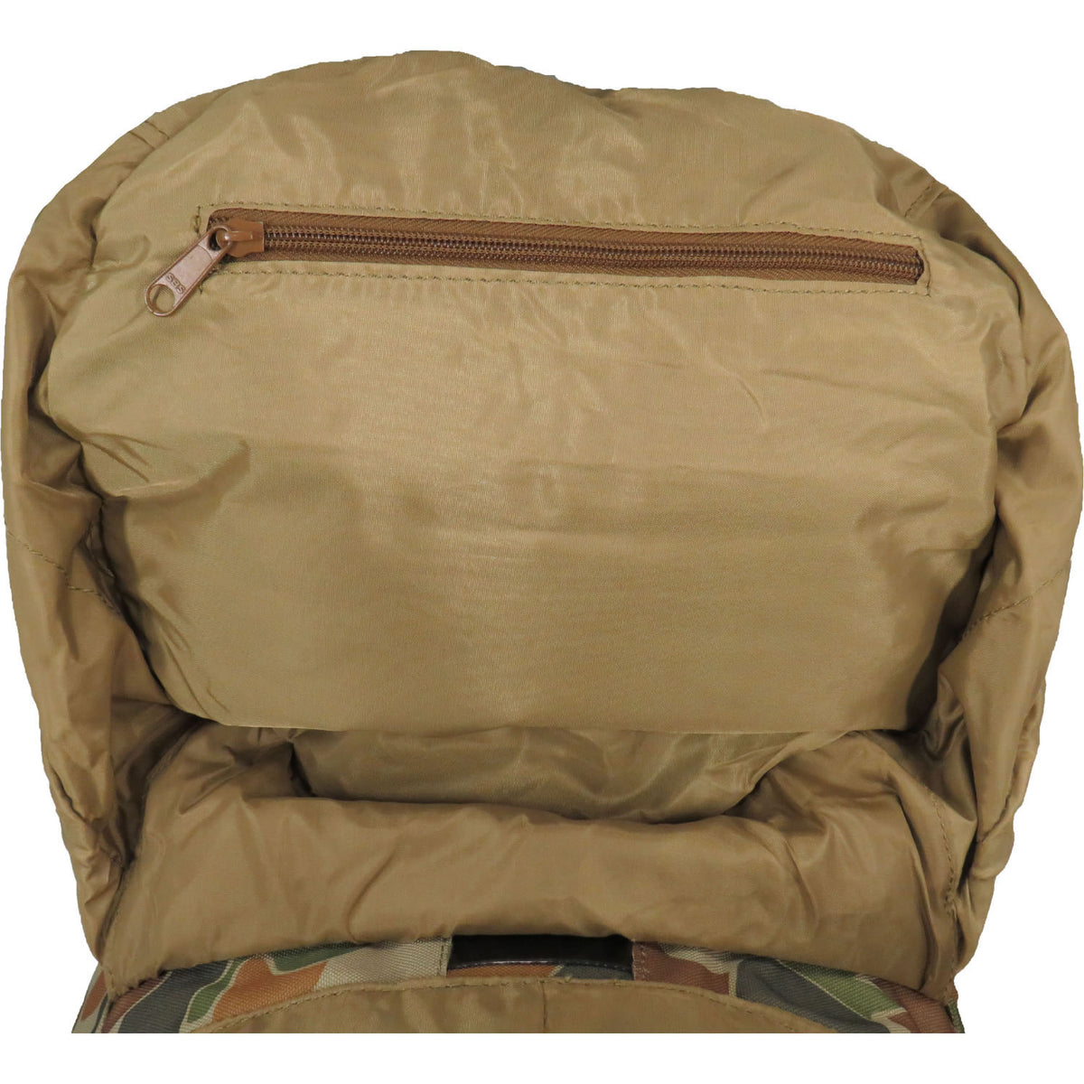 60lt  Heavy duty 900D coats PU fabric  Nylon buckles  Heavy duty webbing  Dual compartment pack & top pocket  Internal gusset for compartmental separation  Top gusset with drawstring  # 10 zips  Heavy duty webbing with full MOLLE setup  Adjustable ladder harness  Weight: 1.85kg